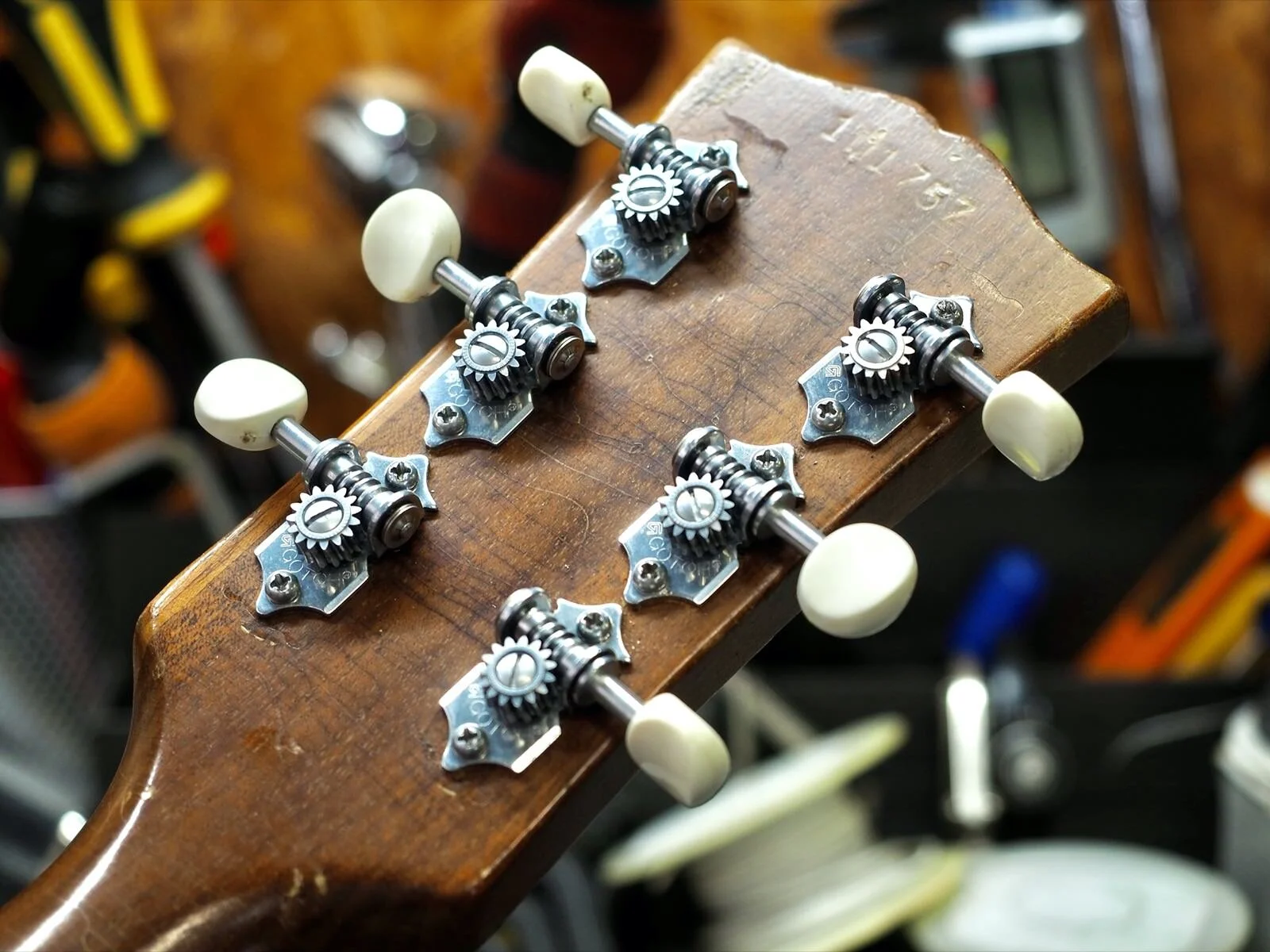 ※パンダマン様※専用LG-0. 半大破フルリペアandカスタム 040Gibson LG-0 フレット＆ペグ交換 — スタジオエム | ギターの